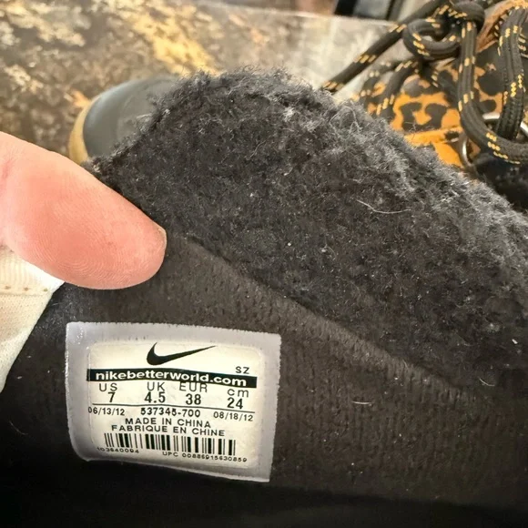 Nike ACG Boots - Picture 2 of 5